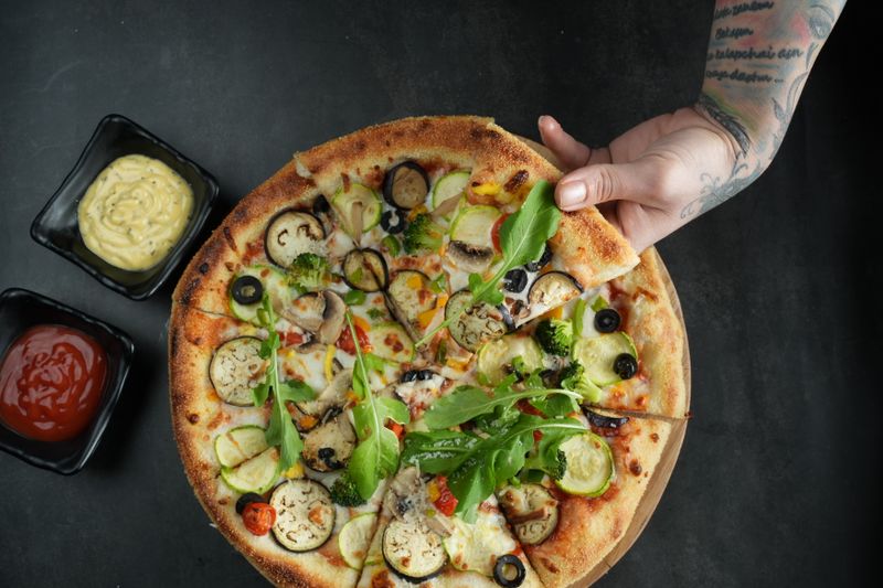 Build your own mod pizza with custom toppings